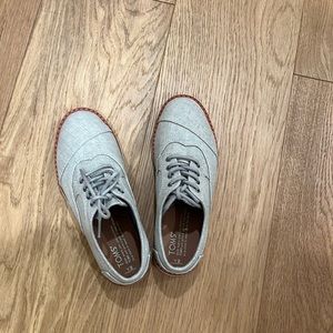 TOMS wing tip loafers
